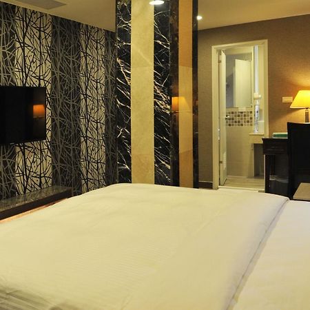 Maple Hotel Tainan Zewnętrze zdjęcie