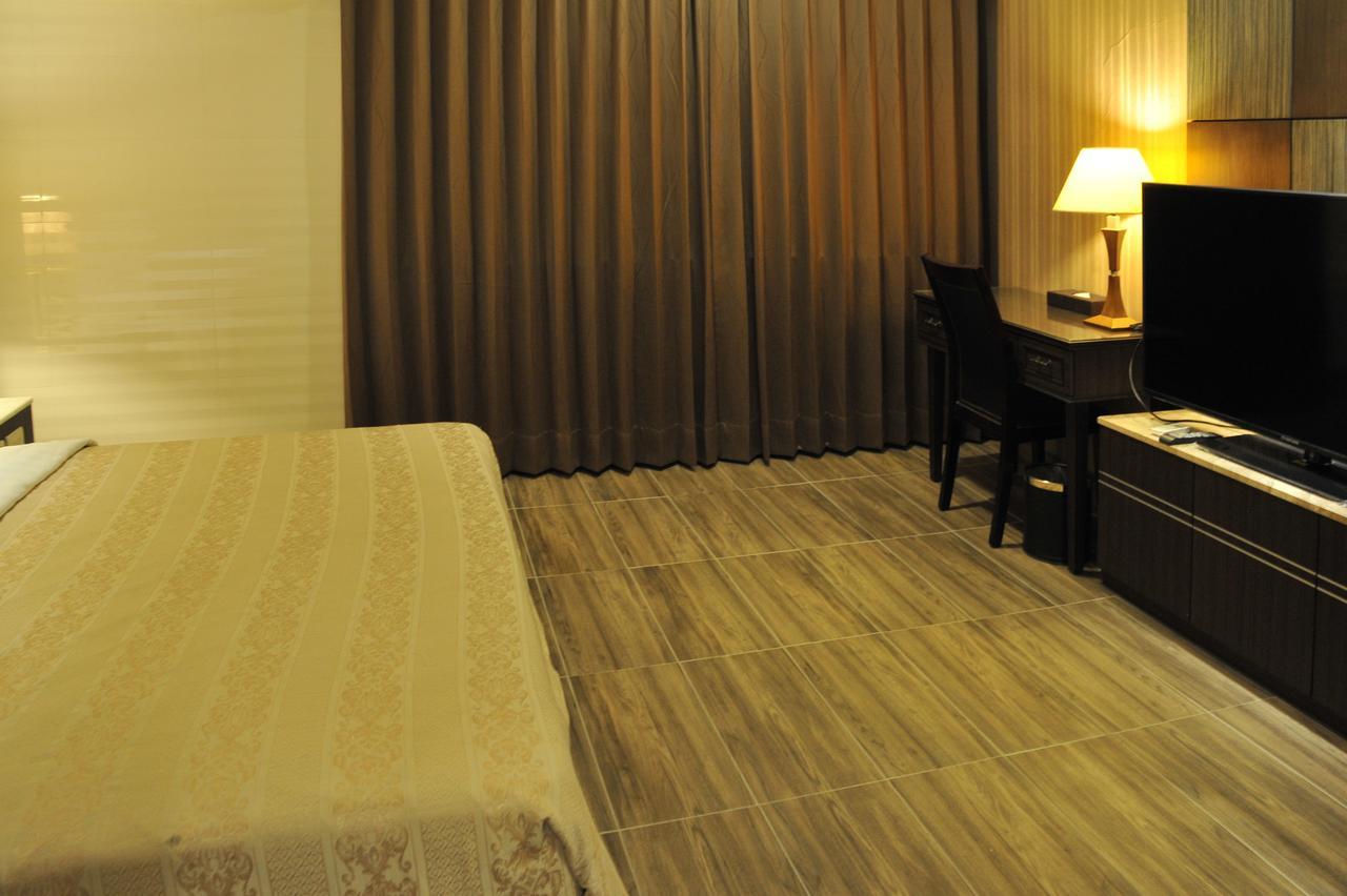 Maple Hotel Tainan Zewnętrze zdjęcie