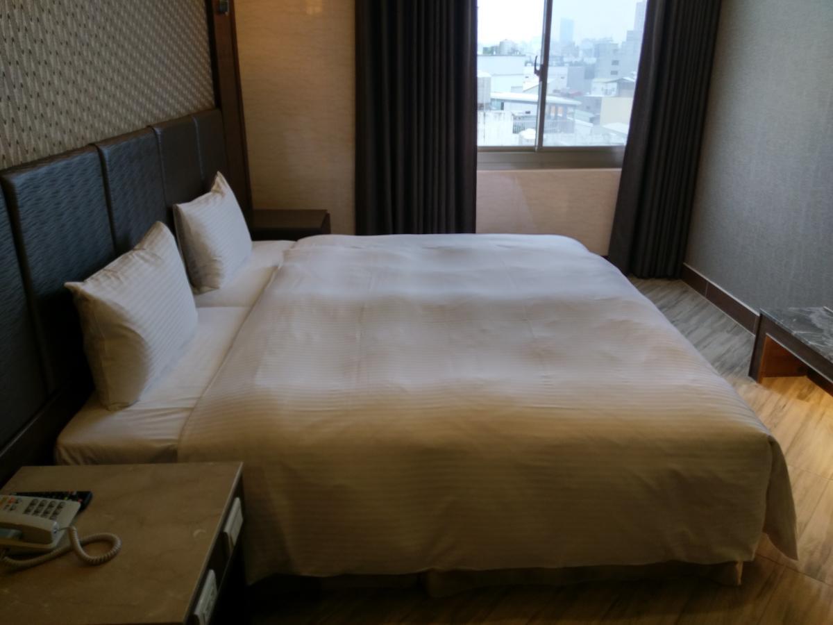 Maple Hotel Tainan Zewnętrze zdjęcie