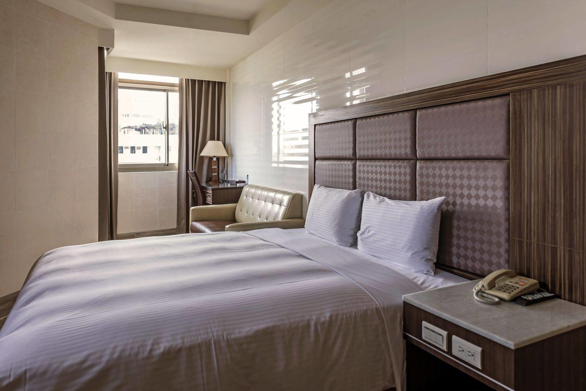 Maple Hotel Tainan Zewnętrze zdjęcie